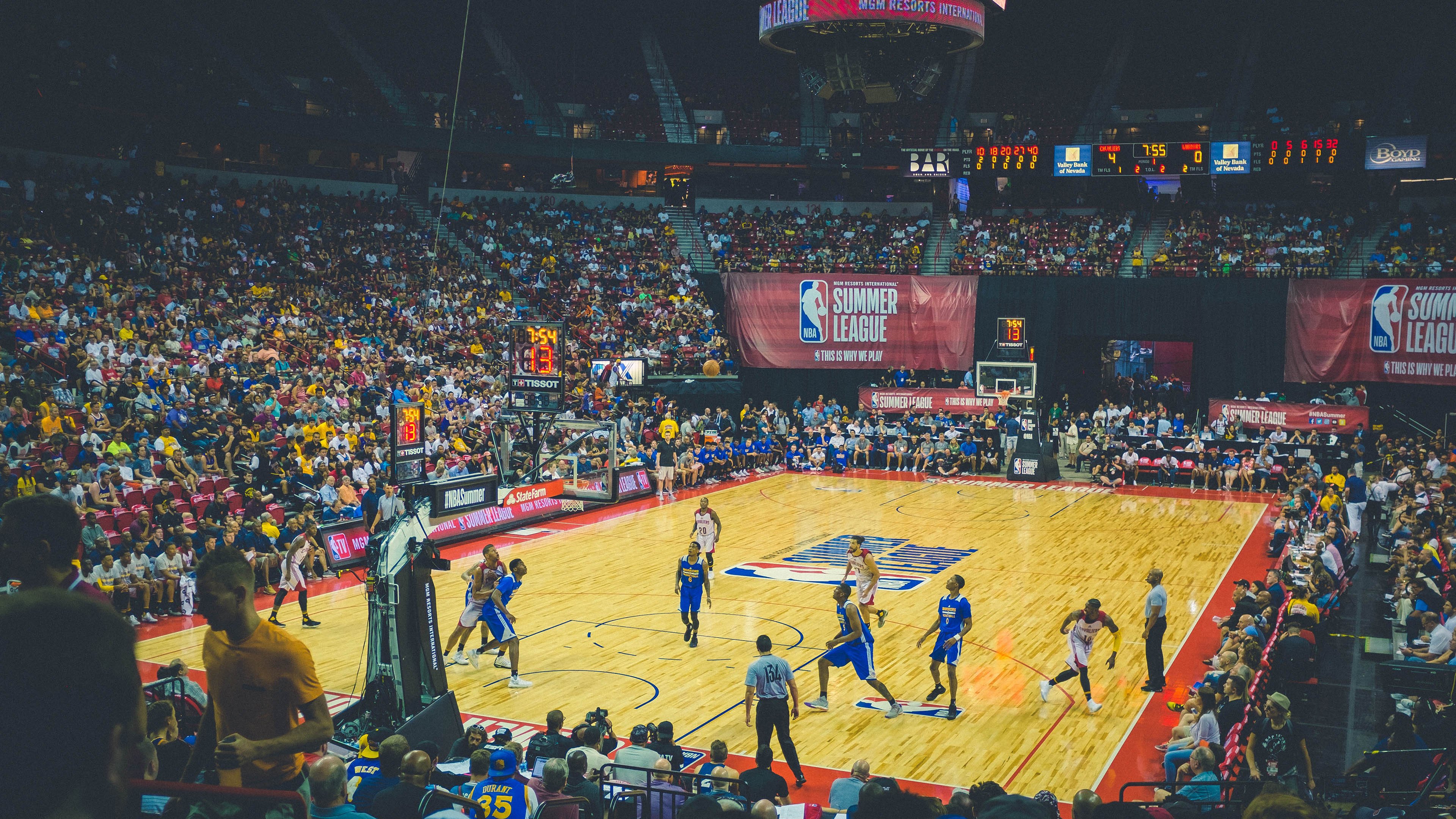 管理创新：成立中超联赛运行保障中心，中超联赛官方合作伙伴